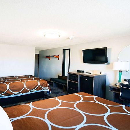 Super 8 By Wyndham Pueblo Hotel Buitenkant foto