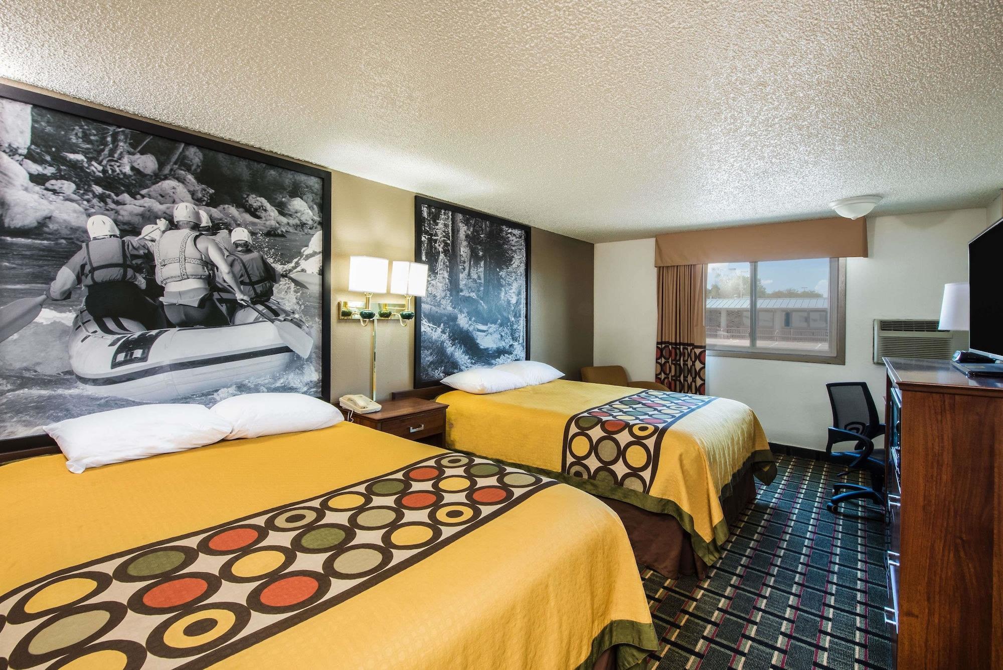 Super 8 By Wyndham Pueblo Hotel Buitenkant foto