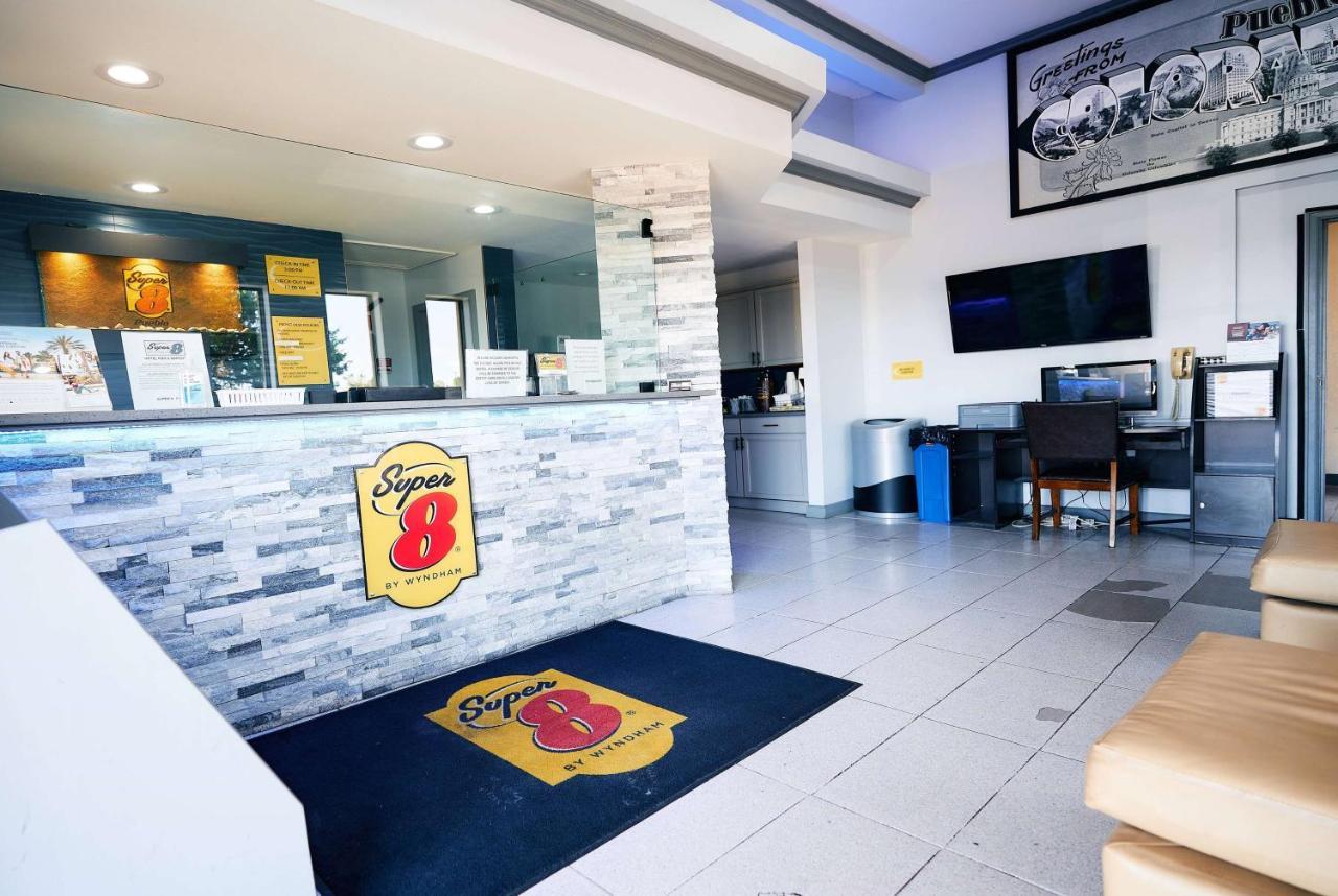 Super 8 By Wyndham Pueblo Hotel Buitenkant foto