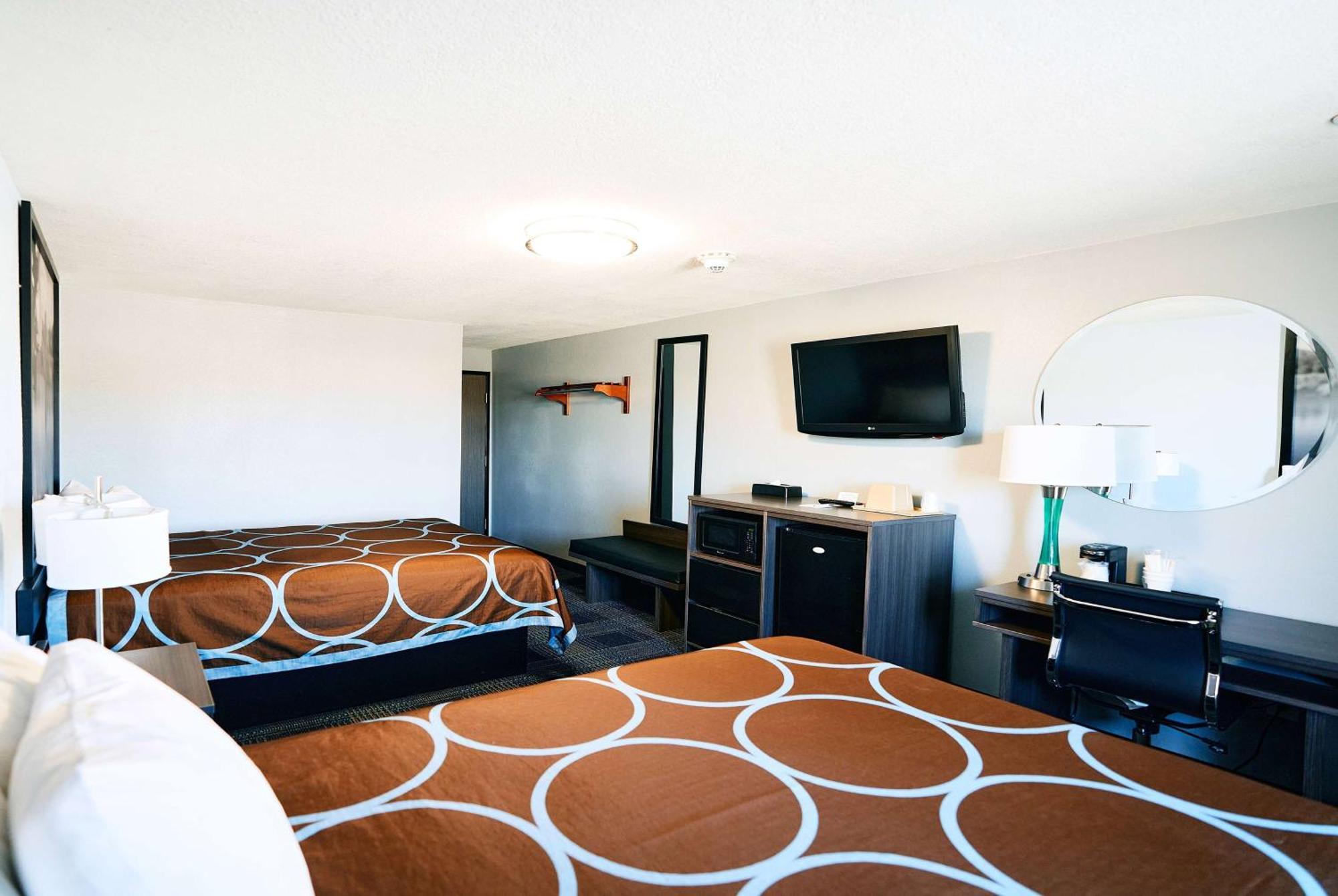 Super 8 By Wyndham Pueblo Hotel Buitenkant foto