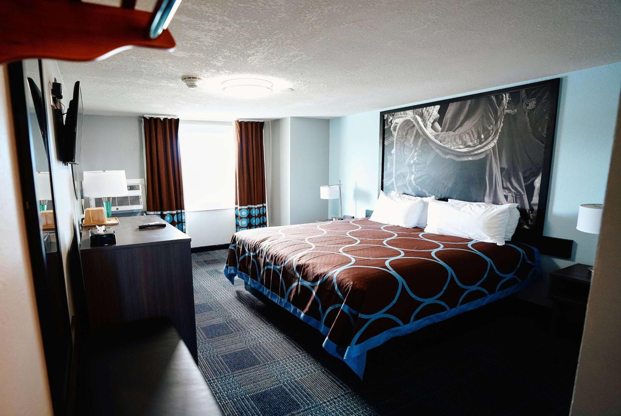 Super 8 By Wyndham Pueblo Hotel Buitenkant foto