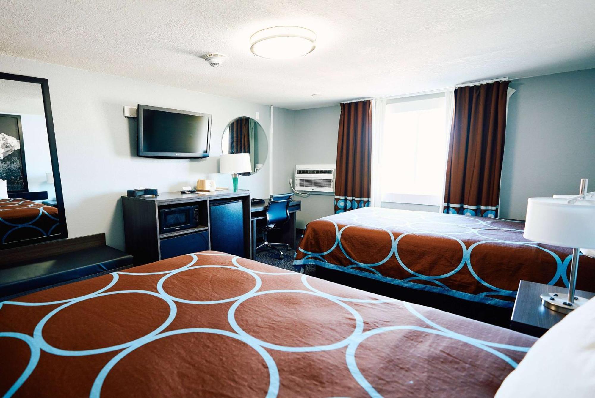 Super 8 By Wyndham Pueblo Hotel Buitenkant foto