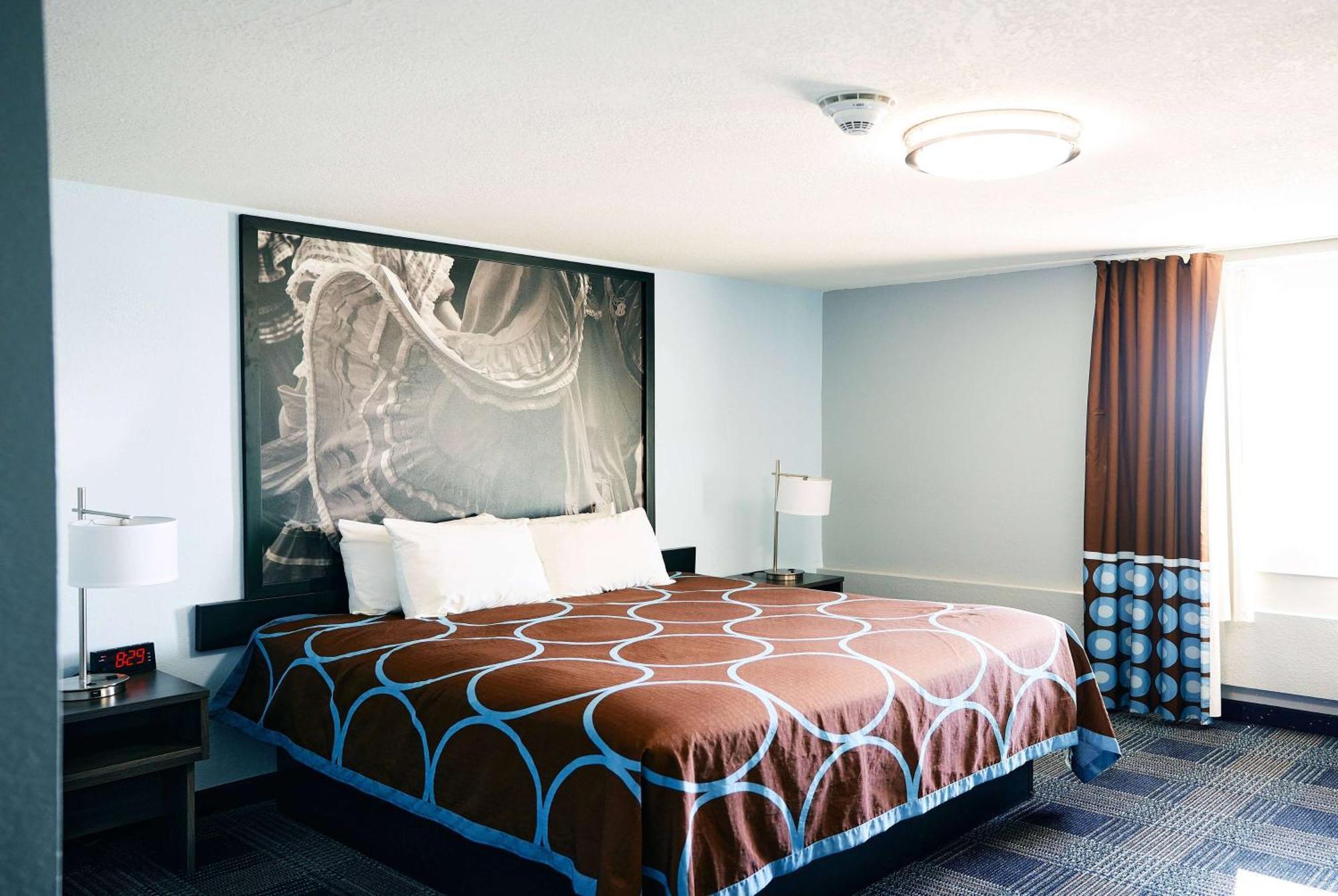 Super 8 By Wyndham Pueblo Hotel Buitenkant foto