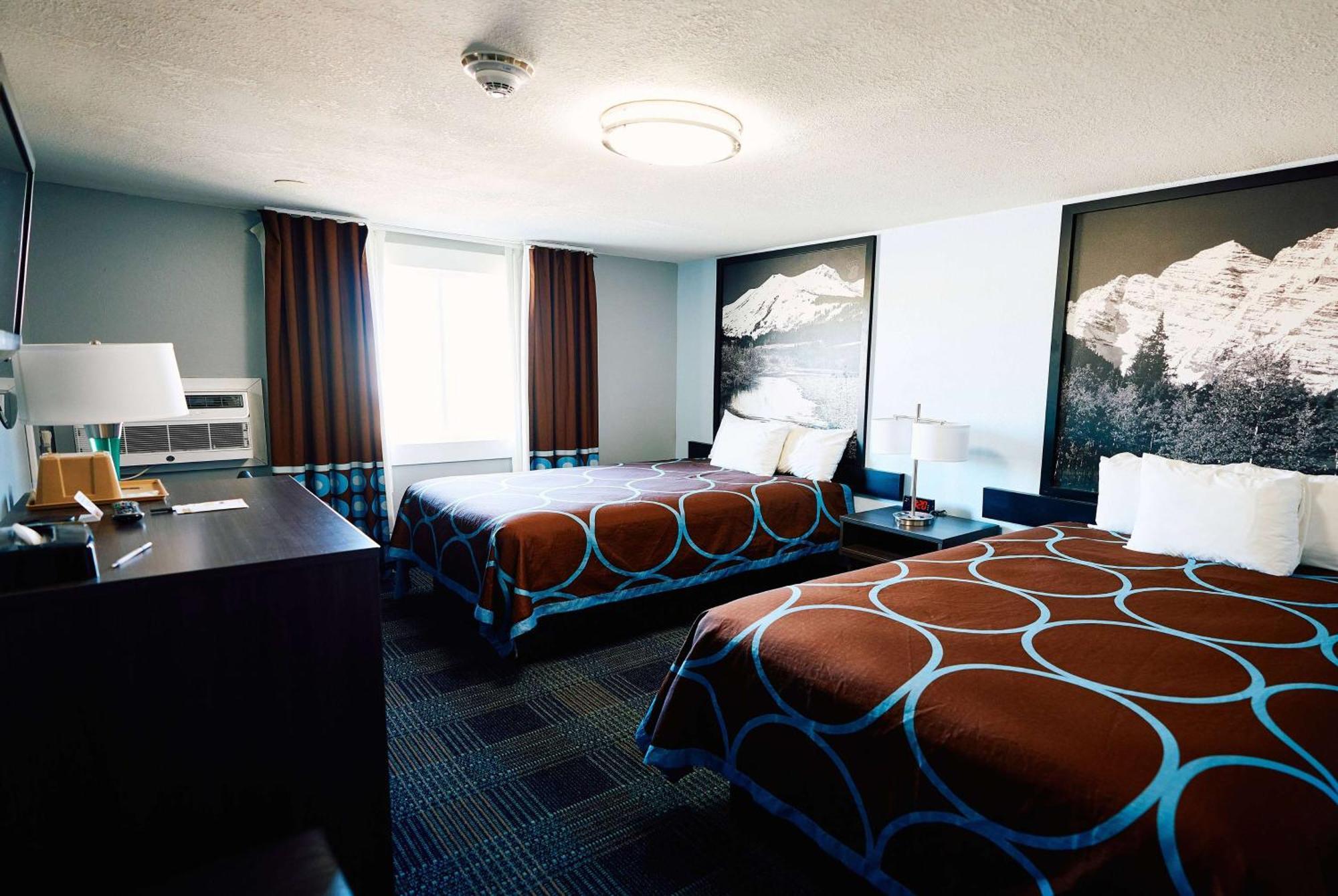 Super 8 By Wyndham Pueblo Hotel Buitenkant foto