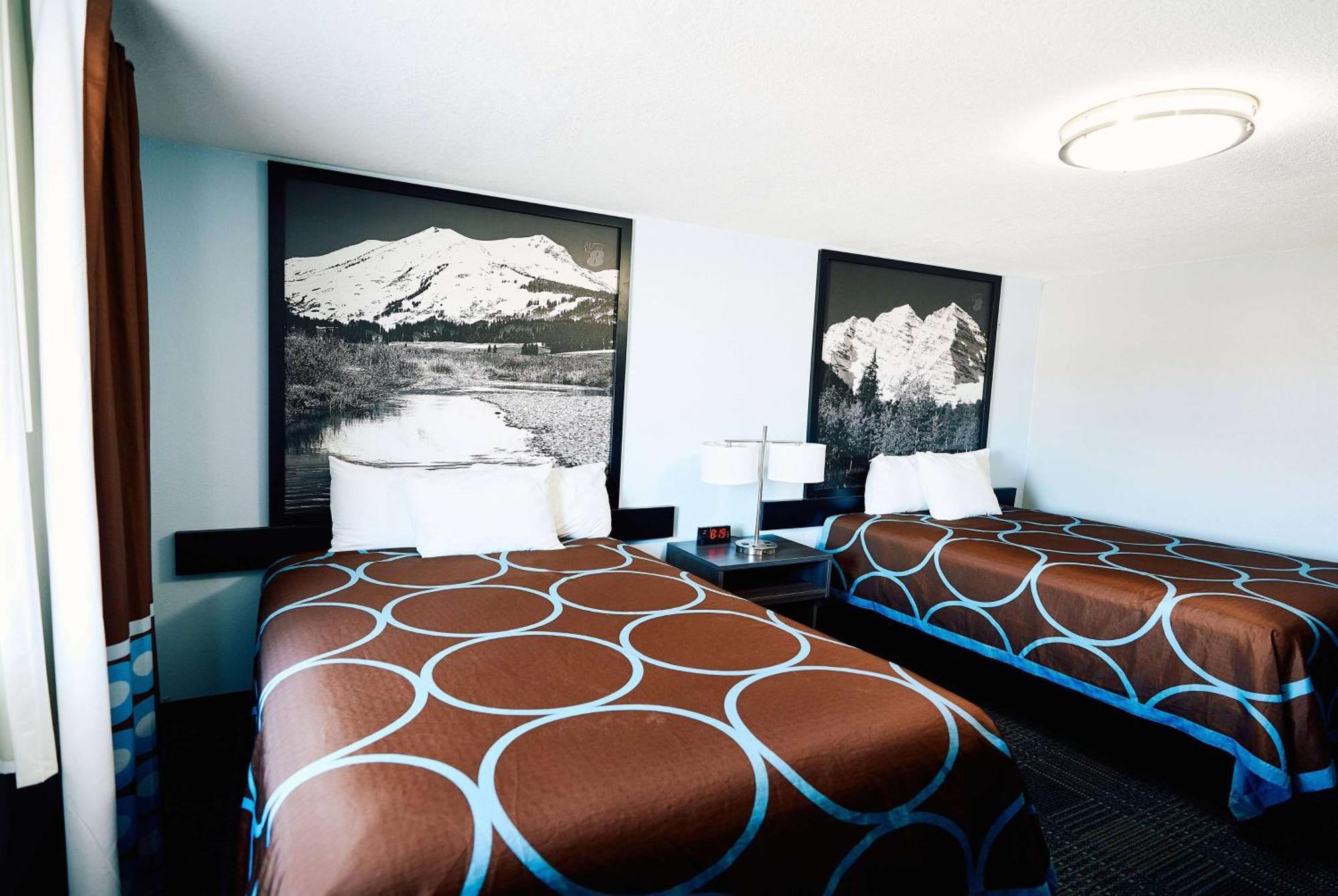 Super 8 By Wyndham Pueblo Hotel Buitenkant foto