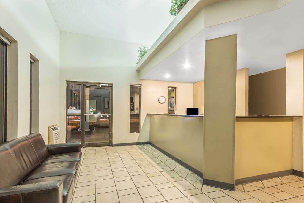 Super 8 By Wyndham Pueblo Hotel Interieur foto