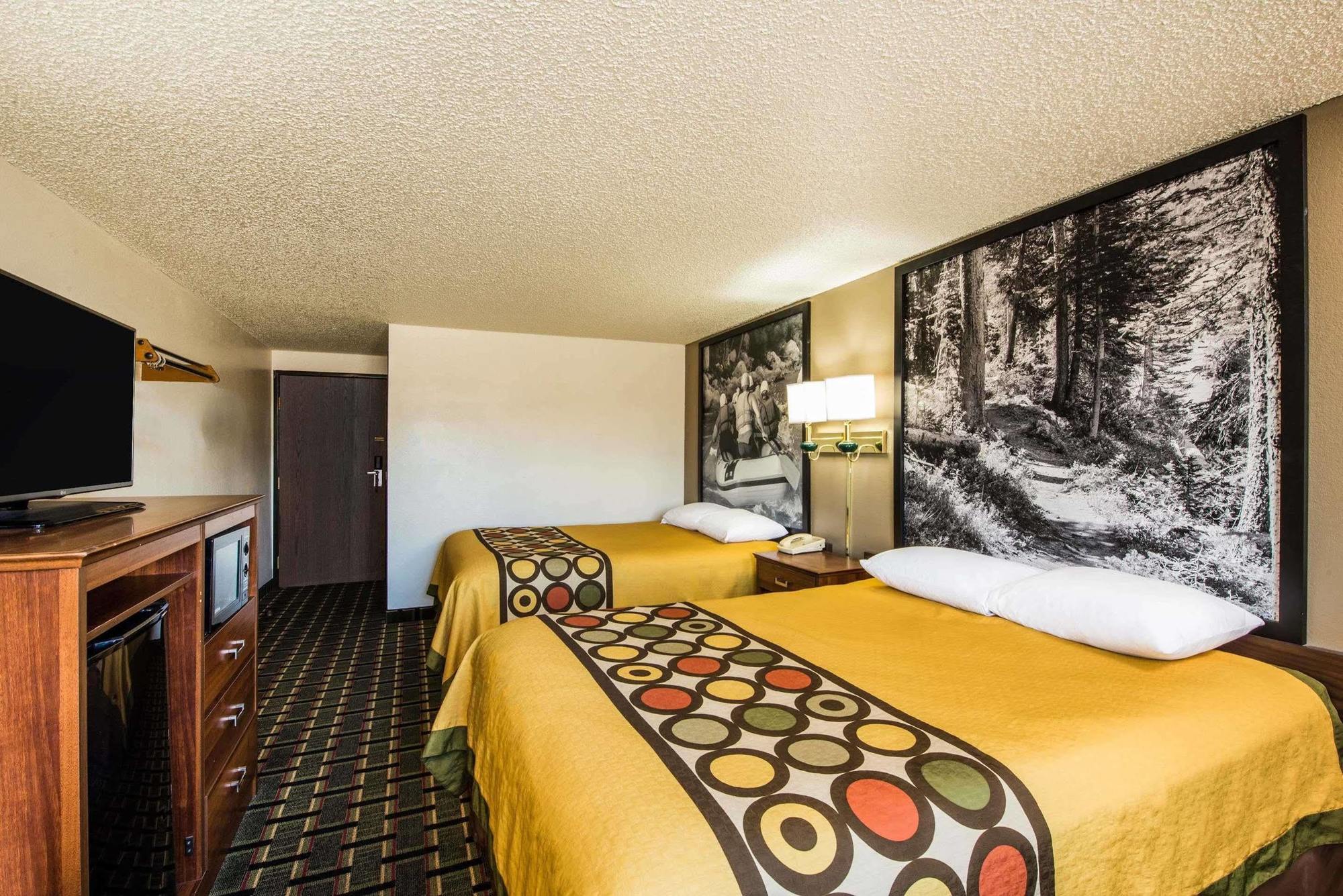 Super 8 By Wyndham Pueblo Hotel Buitenkant foto