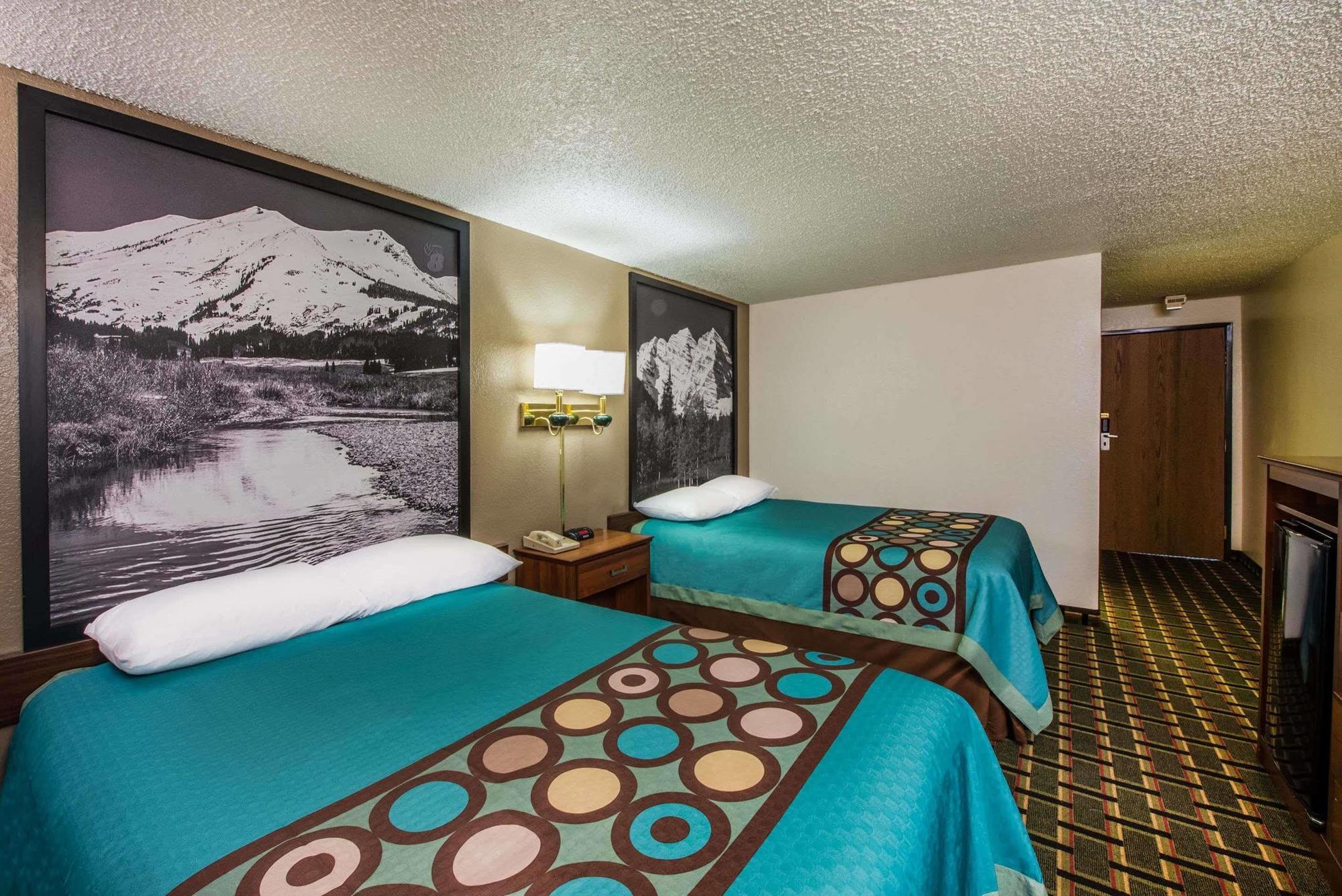 Super 8 By Wyndham Pueblo Hotel Buitenkant foto