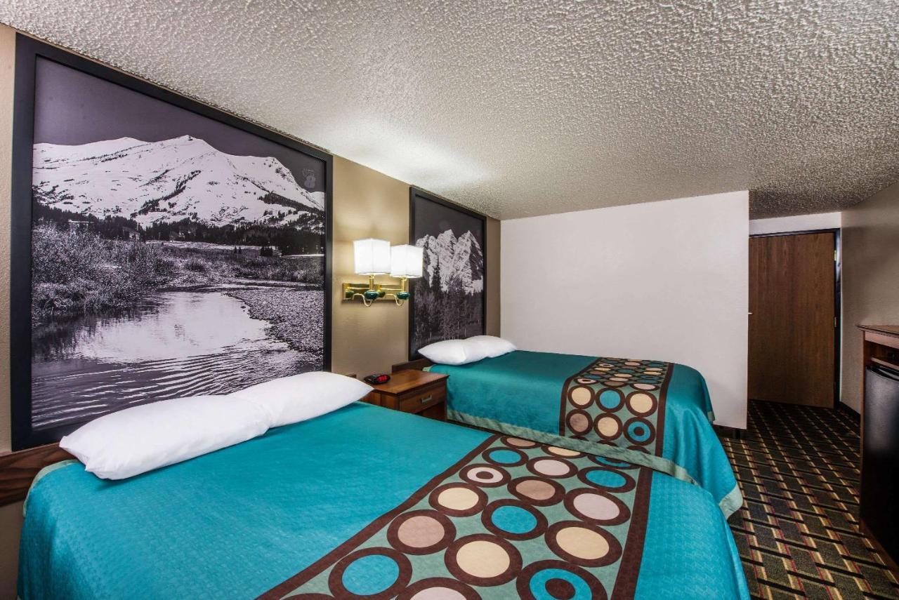 Super 8 By Wyndham Pueblo Hotel Buitenkant foto